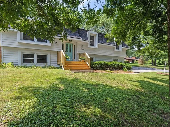 7909 W 51st St, Overland Park, KS 66202