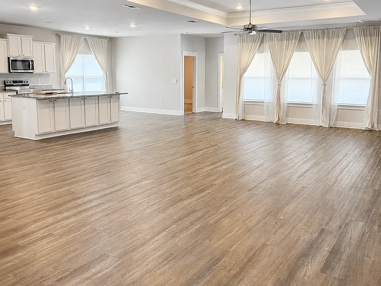 734 Quintana St — Photo 2