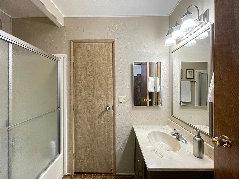 121 Ivy Ln — Photo 40