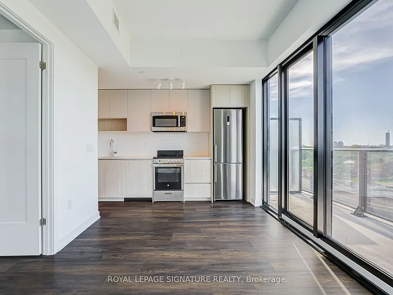 799 The Queensway #820 — Photo 18