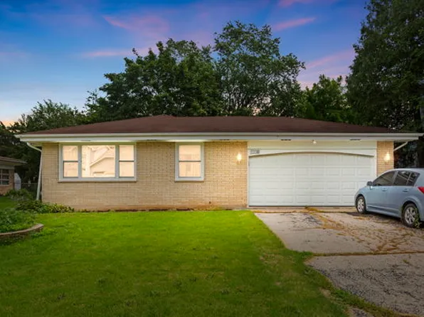 1110 Poplar St, Lake In The Hills, IL 60156