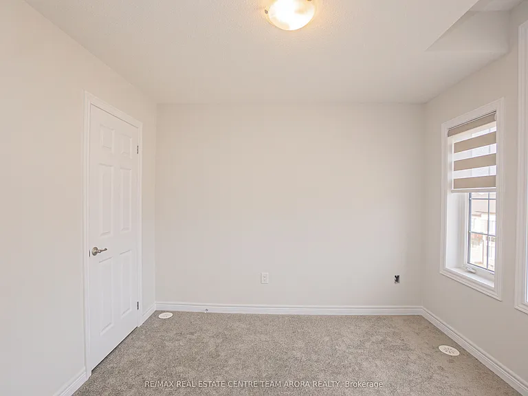 70 Keyworth Cres — Photo 16