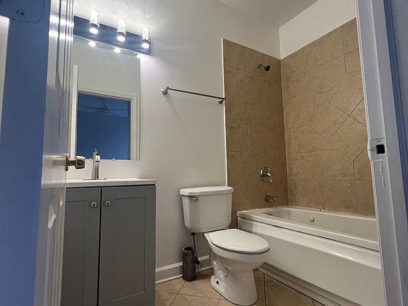 main en-suite bathroom