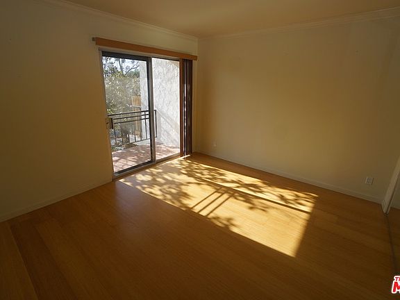 5th image of 1033 6th St APT 211