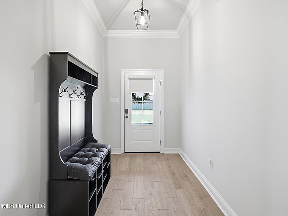 4th image of 880 Leeward Dr