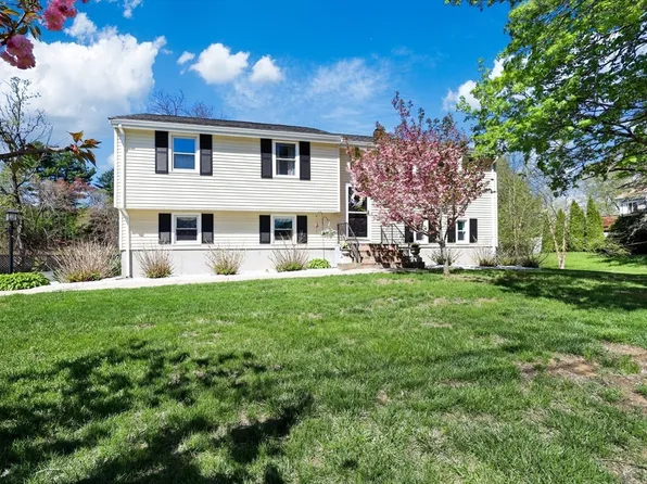 10 Shaw St, Medway, MA 02053