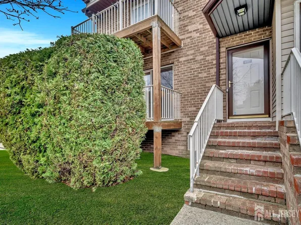 4517 Birchwood Ct, North Brunswick, NJ 08902