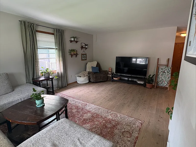 3835 Summerset Way — Photo 2