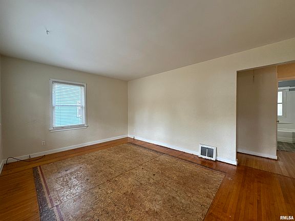 3rd image of 2224 N Flora Ave