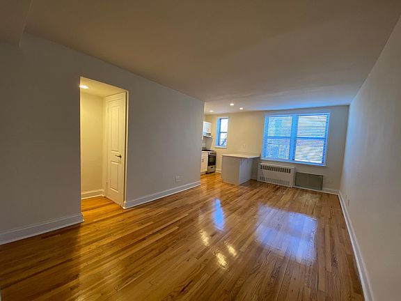 5th image of 14210 Hoover Ave APT 408