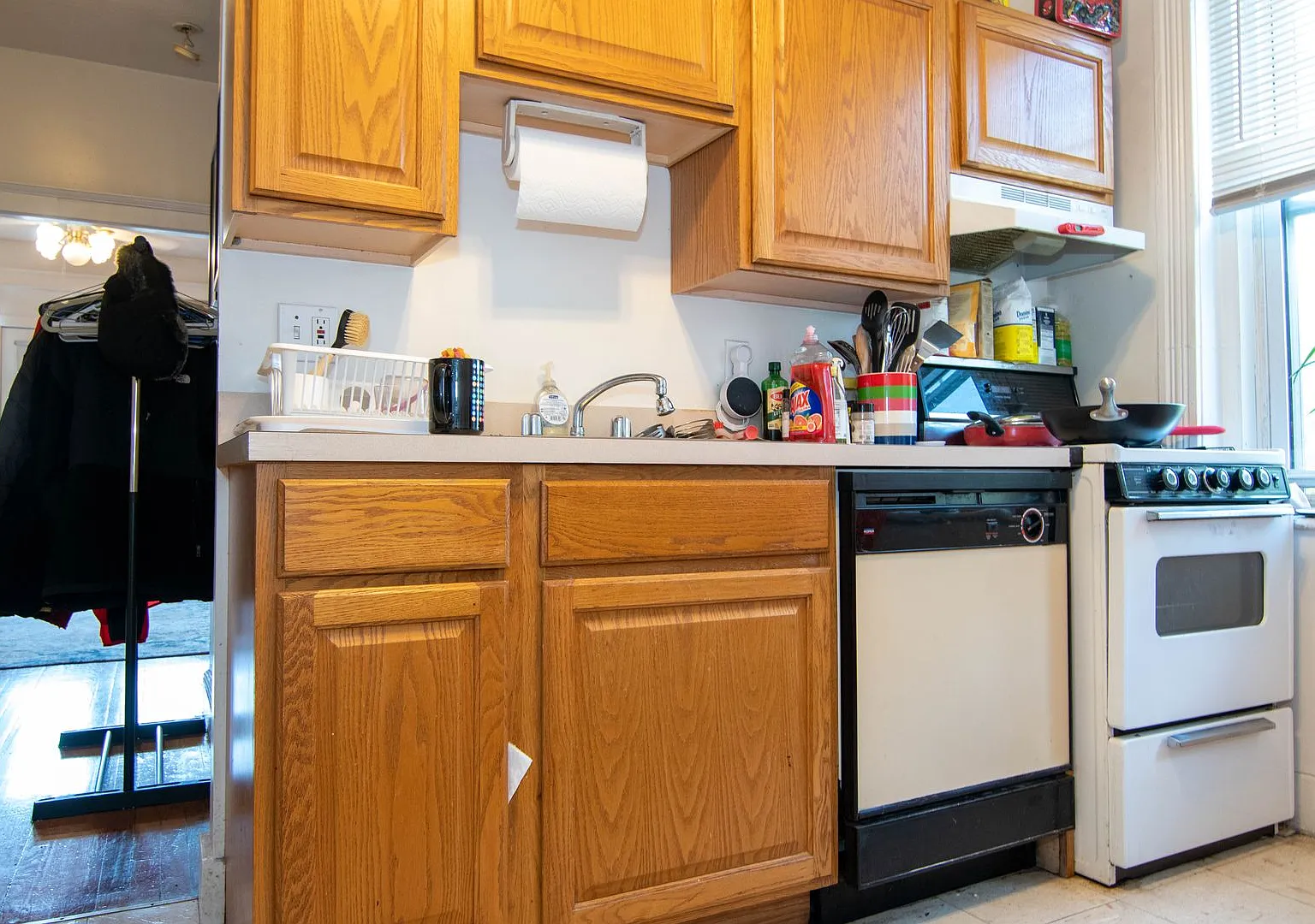 No Fee!! Brighton 2 Bed For 9/1 With Dishwasher, Great Balcony — Photo 3
