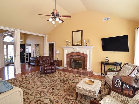 3rd image of 4608 W Pleasant Dr