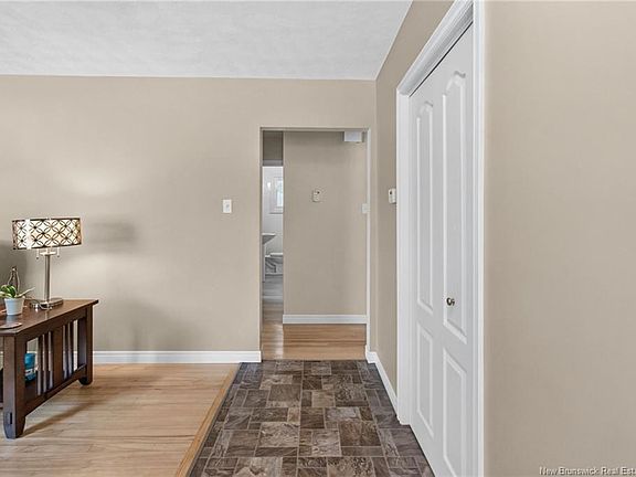 4th image of 38 Lindsay St