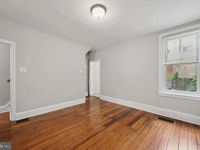 751 S Cleveland St — Photo 6