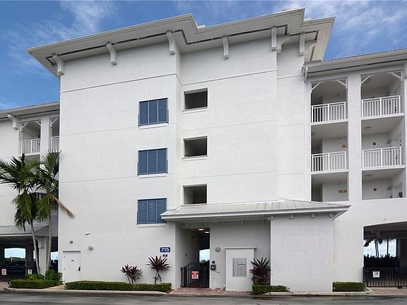 3rd image of 715 NW Flagler Ave APT 202