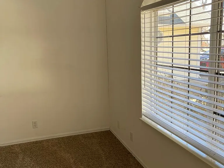 1118 Macon Ave — Photo 5
