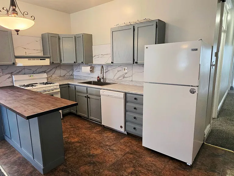 450 Bailey Ave — Photo 35