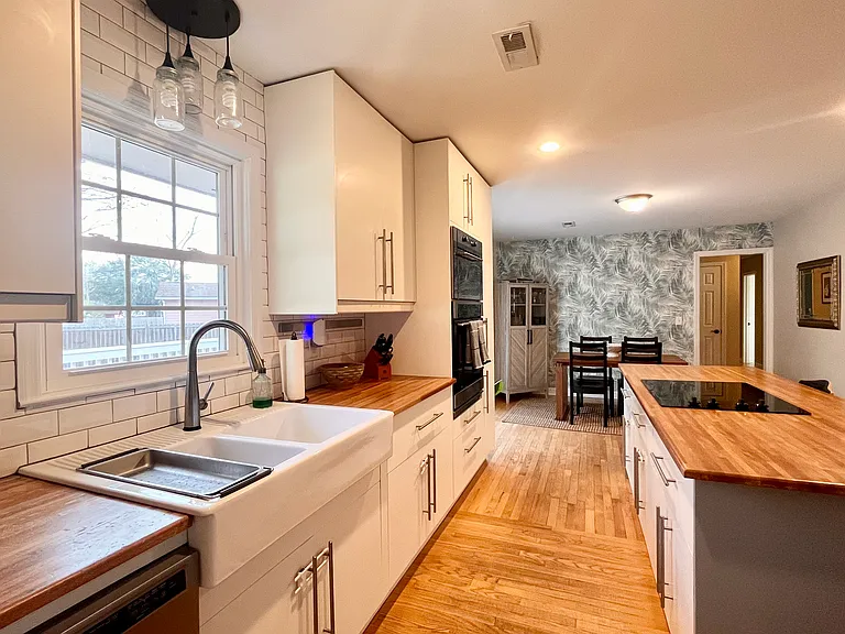 1314 White Dr — Photo 3