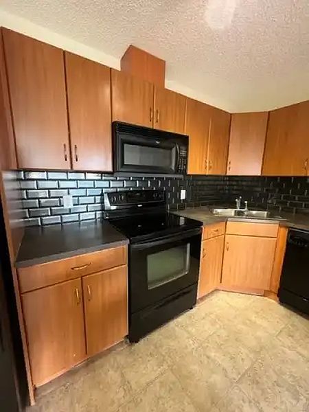Edmonton Apartment for rent - 2 Bedrooms — photo 3