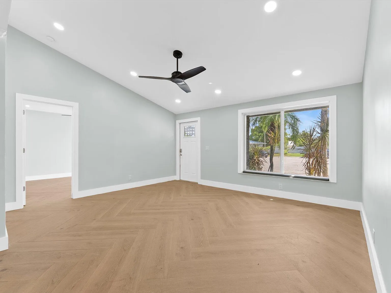 4 bed, 2.0 bath, 1995 sqft, $4,750 — Photo 4