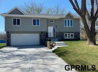7402 S 53rd St, Omaha, NE 68157