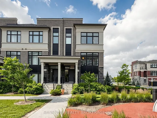 63 Wuhan Ln, Markham, ON L6E 0V4