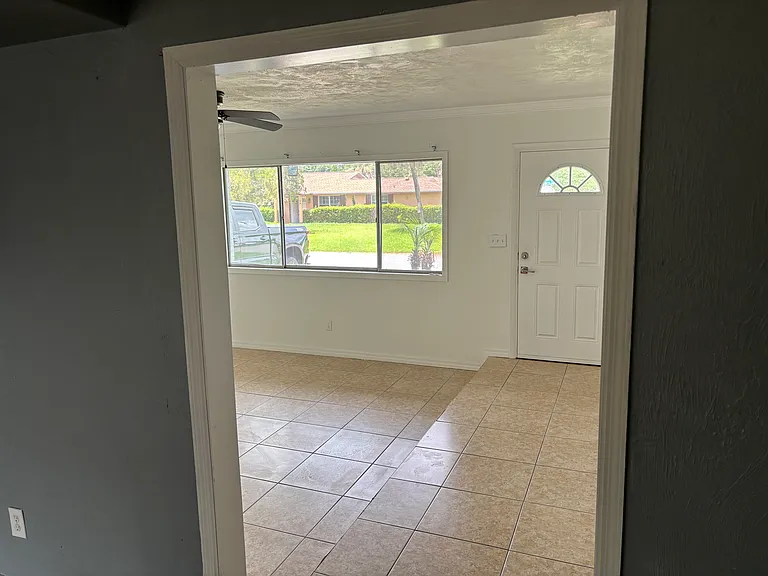 1147 Barbara Dr — Photo 10