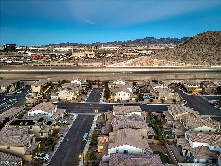 3213 Molinos Dr — Photo 64
