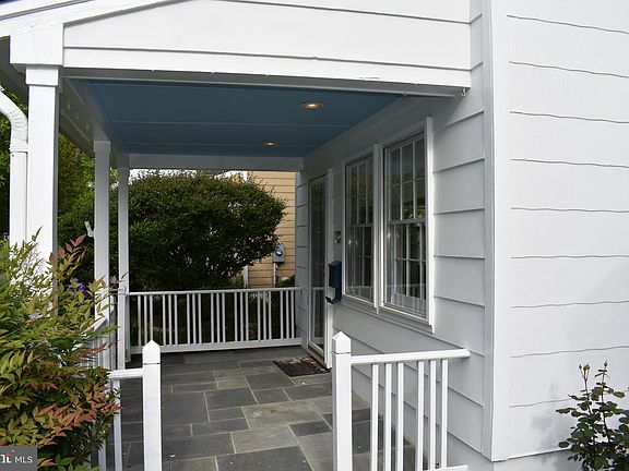 4th image of 110 E Linden St