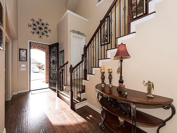 3rd image of 1604 Landon Ln