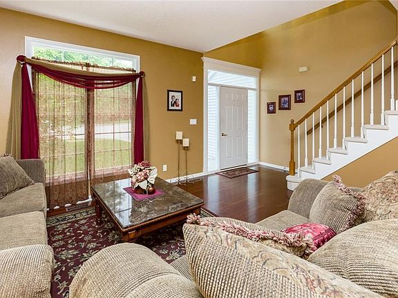 3rd image of 8405 Sandford Pl