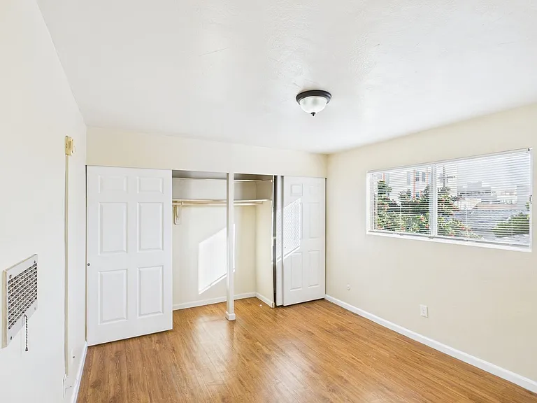 4055 Van Dyke Ave — Photo 16