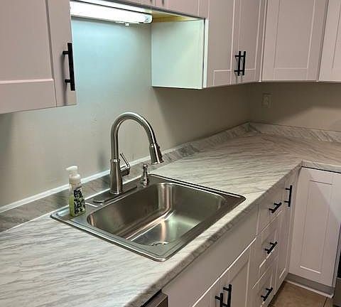 5th image of 5 Warren Lodge Ct APT 2A