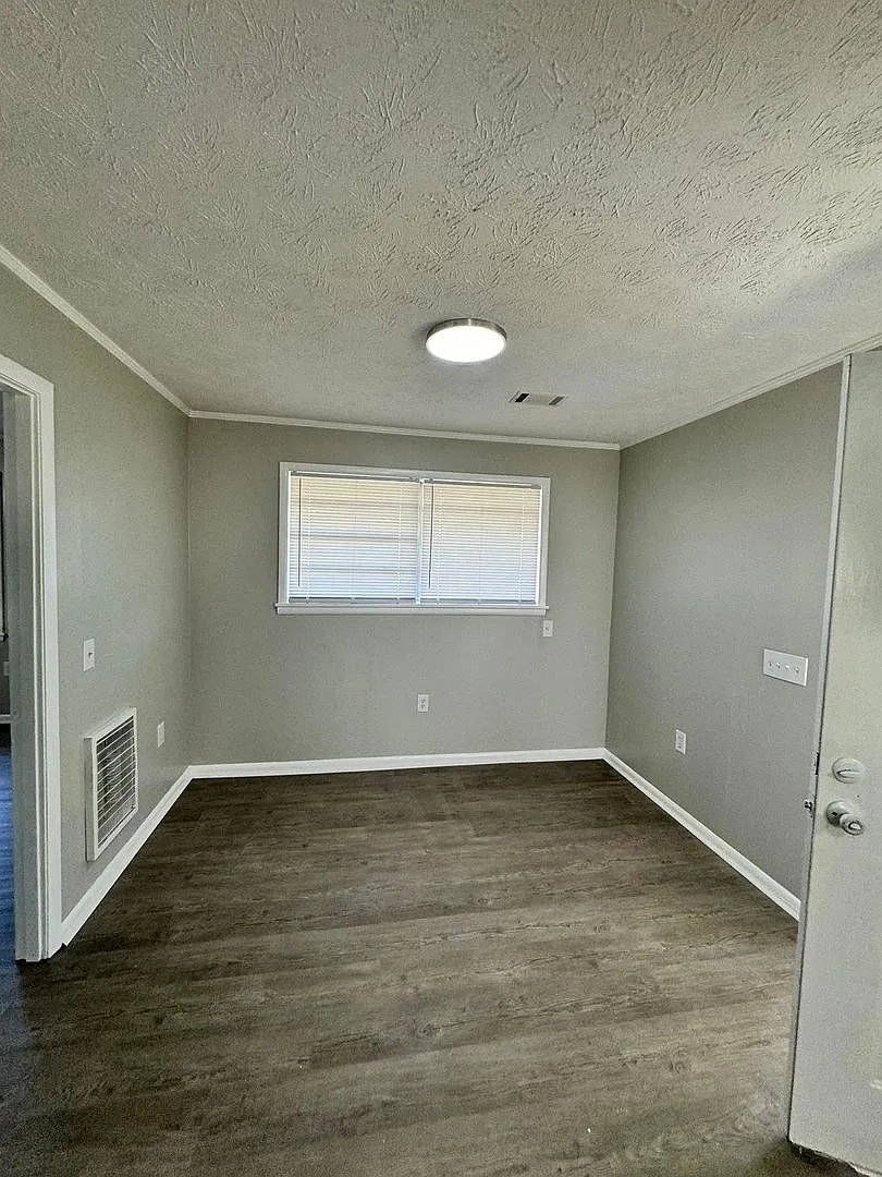 3 Bed 1.5 Bath Brick House — Photo 4