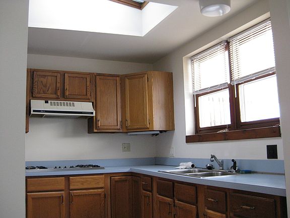 4th image of 203 Main St