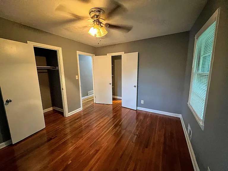2884 Meadowview Dr — Photo 15