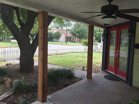 3rd image of 1001 E Tarrant St