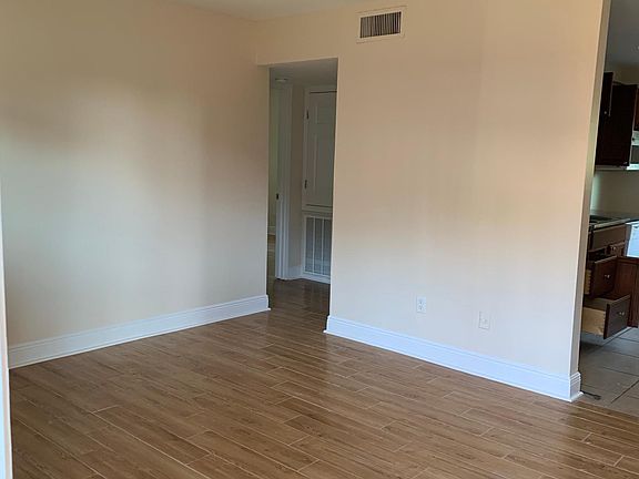 3rd image of 139 McDonnell Ave APT 9