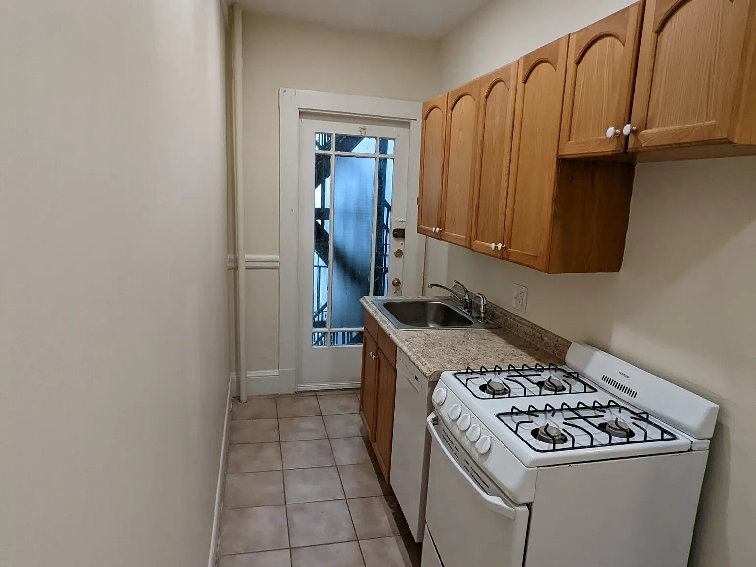 2 bed, 800 sqft, $3,100 — Photo 4