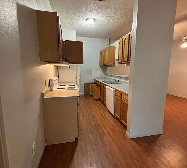 1005 Dartmouth Ave — Photo 3