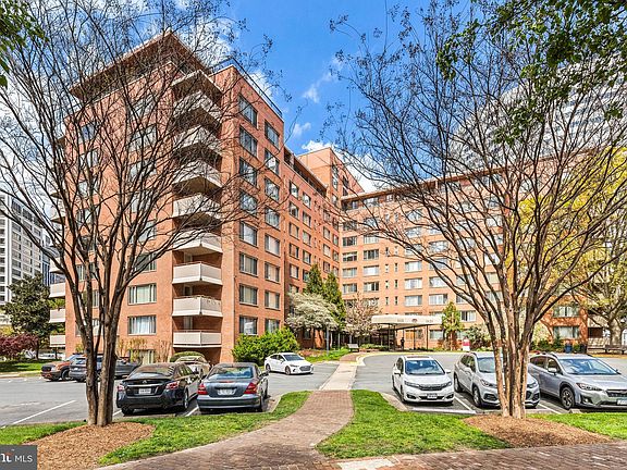 2nd image of 1121 Arlington Blvd APT 331