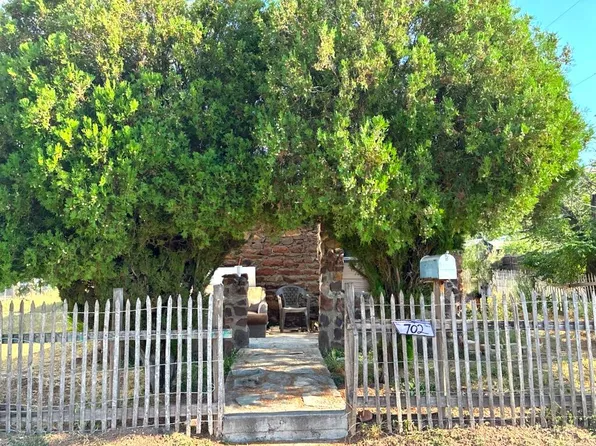 702 E Gallego Ave, Alpine, TX 79830