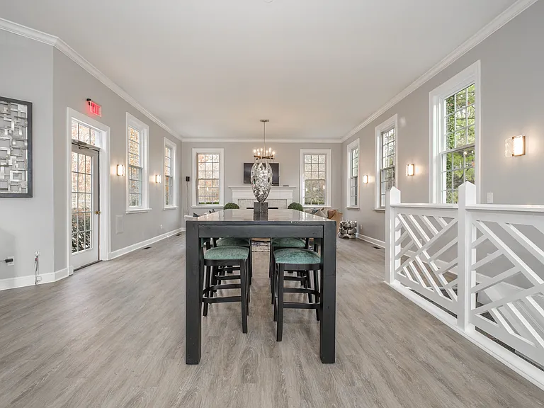 The Residence at Christopher Wren Apartments — Photo 8