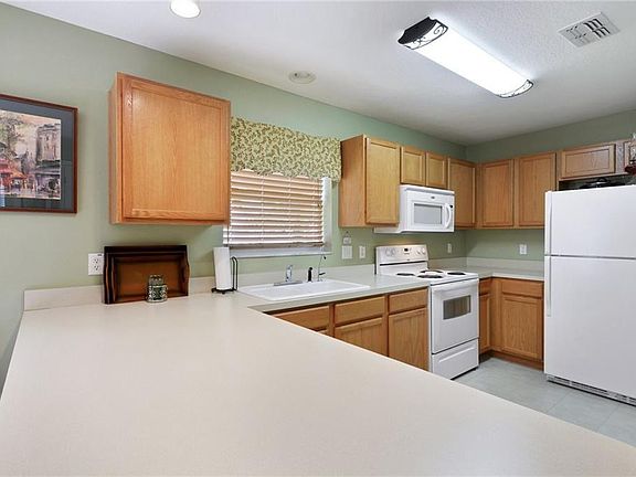 5th image of 110 Woodknoll Pl