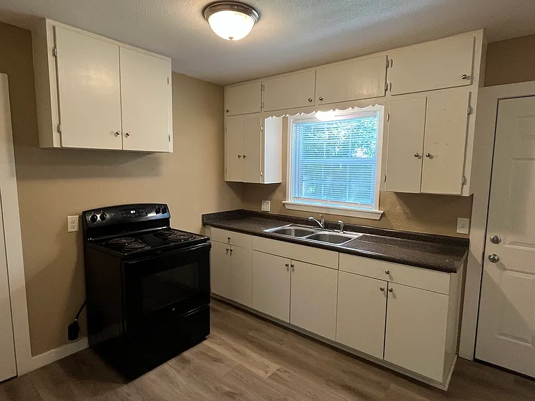 917 Duval Ct — Photo 14