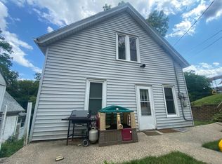 579 W 3rd St, Dubuque, IA 52001