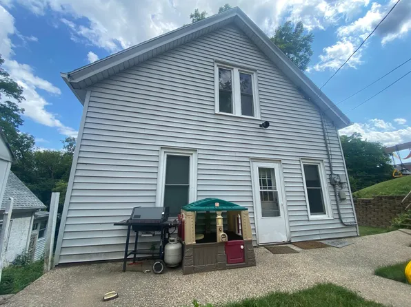 579 W 3rd St, Dubuque, IA 52001