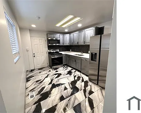 209 Brown Ave — Photo 5