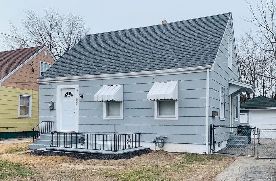 1st image of 204 Texas St