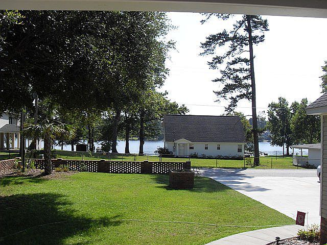 2nd image of 1224 Lakeview Dr